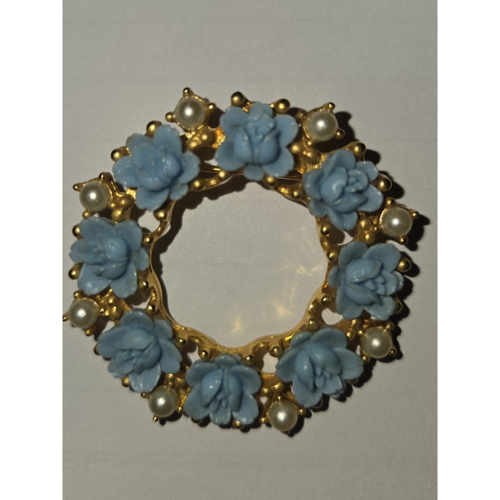 Retro Mid Century Blue Resin Flower Circle Pin Wreath Blue Brooch Faux Pearls